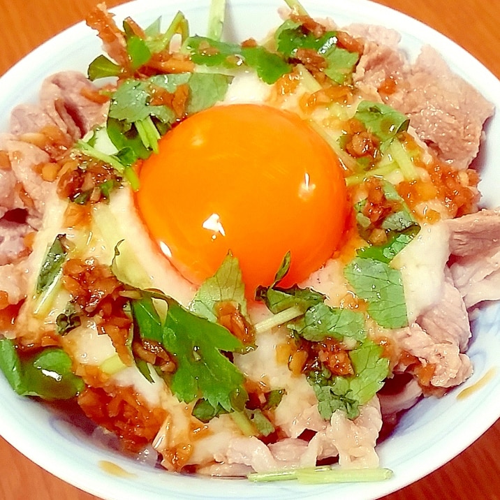 にんにくダレ香る♪豚肉ととろろのスタミナ丼☆